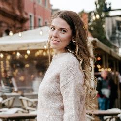 VERANIKA BAYARCHUK